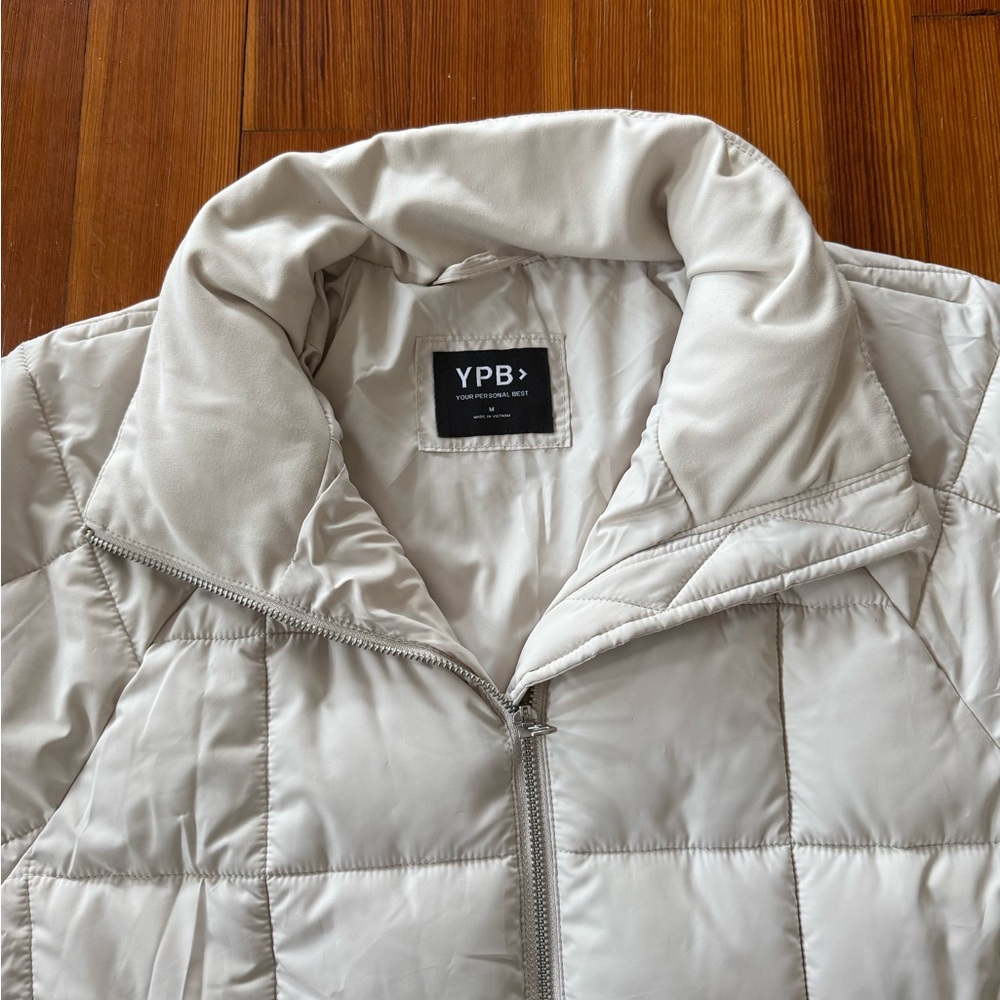 Abercrombie & Fitch YPB Women's On the Go Classic Puffer Jacket - Picture 4 of 7